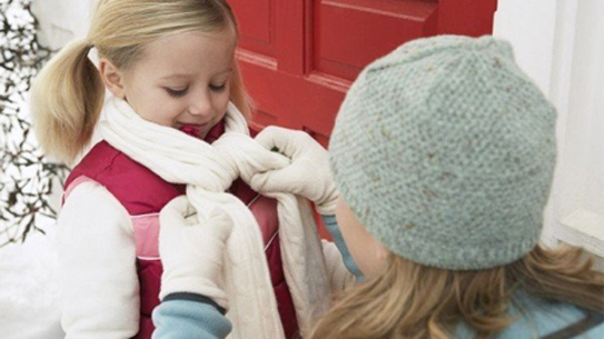 Giữ ấm cơ thể cho trẻ giúp phòng ngừa bệnh viêm amidan