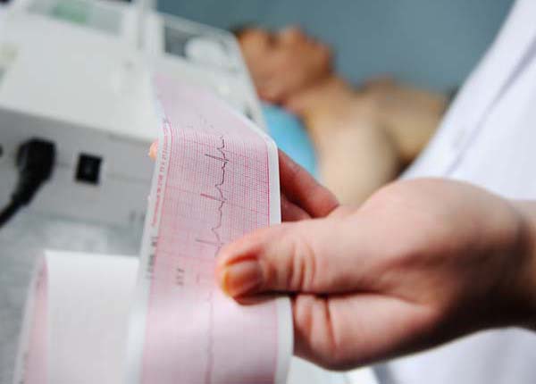 Hãy đi đo điện tim khi có dấu hiệu nhịp tim chậm để điều trị kịp thời