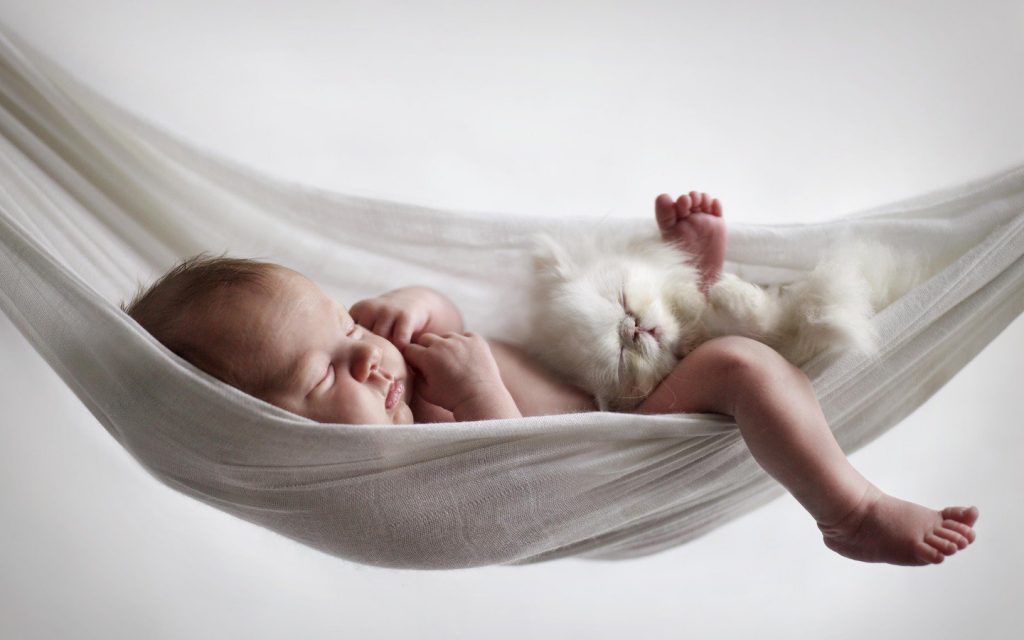 Những điều các mẹ cần lưu ý khi cho bé sơ sinh ngủ trên võng