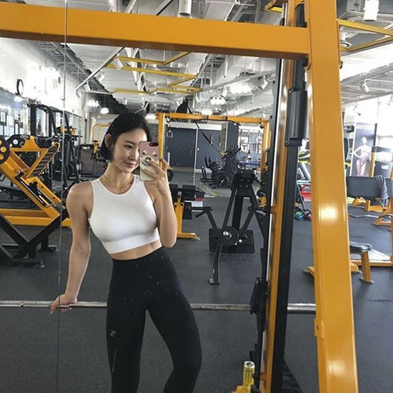 Gwibi Choi thích tập luyện với dây kháng lực