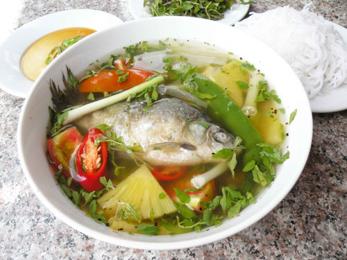 Canh cá diếc dùng cho người đau bụng mạn tính