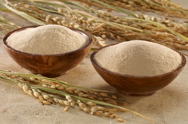 Cám gạo là cách giúp bạn nhanh chóng tái tạo làn da, cho làn da mịn màng, săn chắc như thời con son