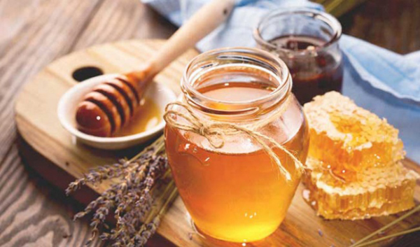 Mẹo sử dụng mật ong giảm ho sau mắc COVID-19