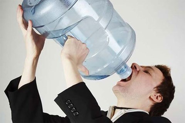 Uống nhiều nước có thể khiến cơ thể bị ngộ độc