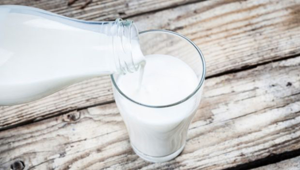 Công dụng của sữa ấm đối với sức khỏe